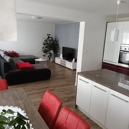 Apartma Tia 2 *